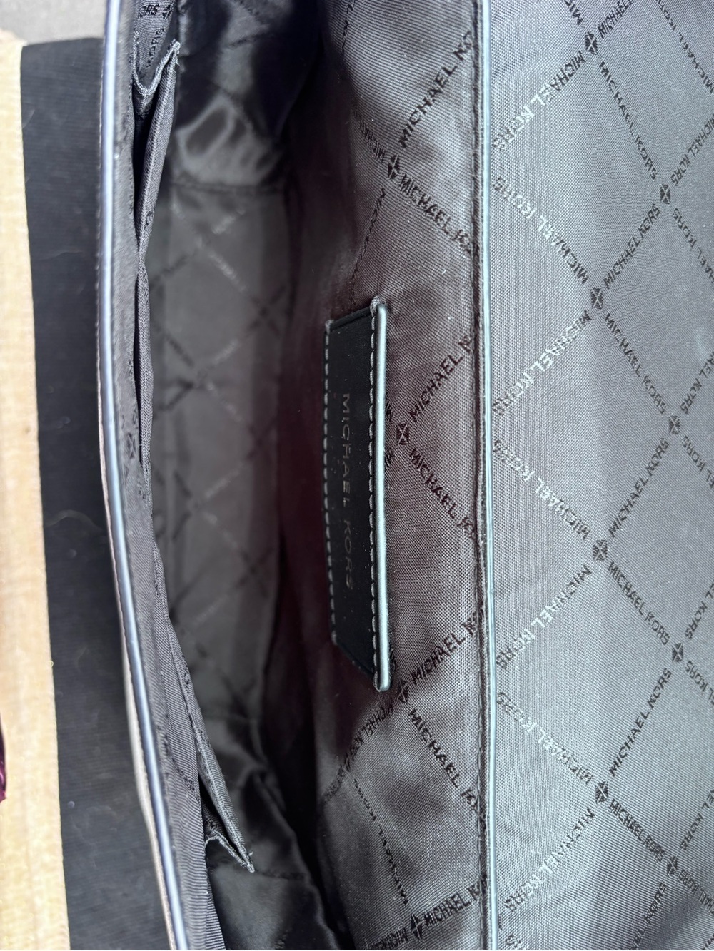 Michael Kors White and Black Signature Unisex Messenger Bag - Picture 5 of 7
